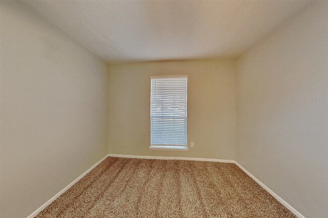 Building Photo - 22135 N Fork Dr