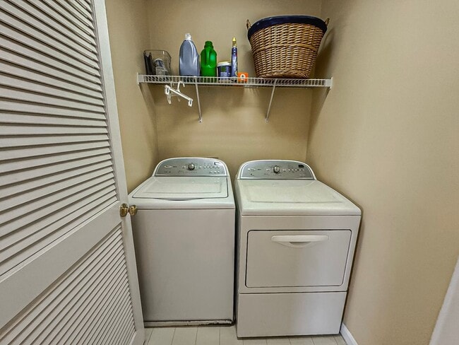 Building Photo - Fantastic 4 Bed 3.5 Bath Colonial Home Sitting On A Large Private Lot In Desired Old Bridges Estates