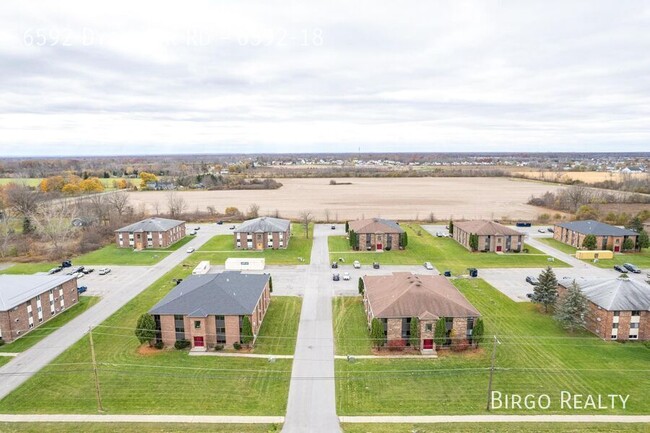 Building Photo - ROOMY 2-Bed Apartment in LOCKPORT