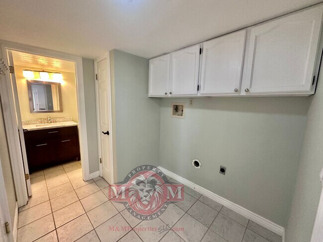 Building Photo - 4 Bed 3.5 Bath Beautiful Home In Sandy