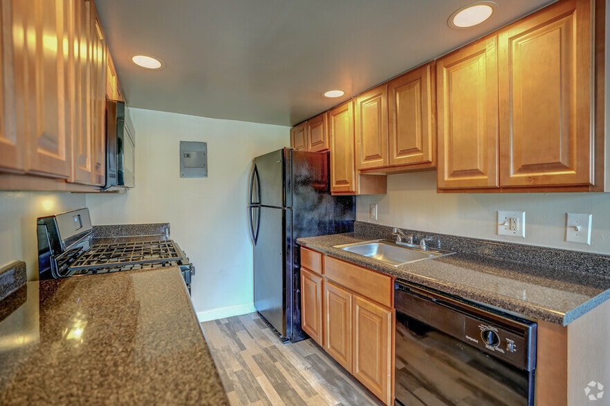 Primary Photo - Woodland Apartments