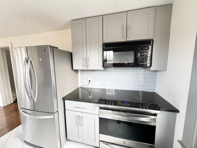 Building Photo - 162 High St