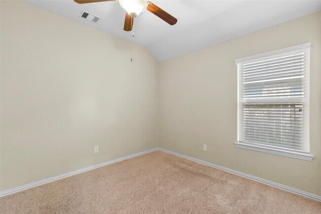 Building Photo - 15606 Kensington Bluff