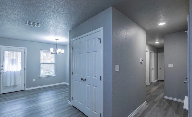 Building Photo - Cozy Duplex in Temple, Ready for Move-In!