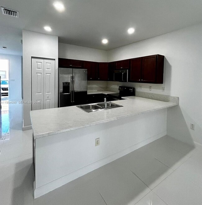 Building Photo - 3320 W 92nd Pl