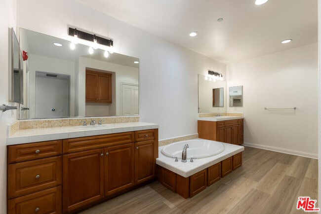 Building Photo - 12975 Agustin Pl