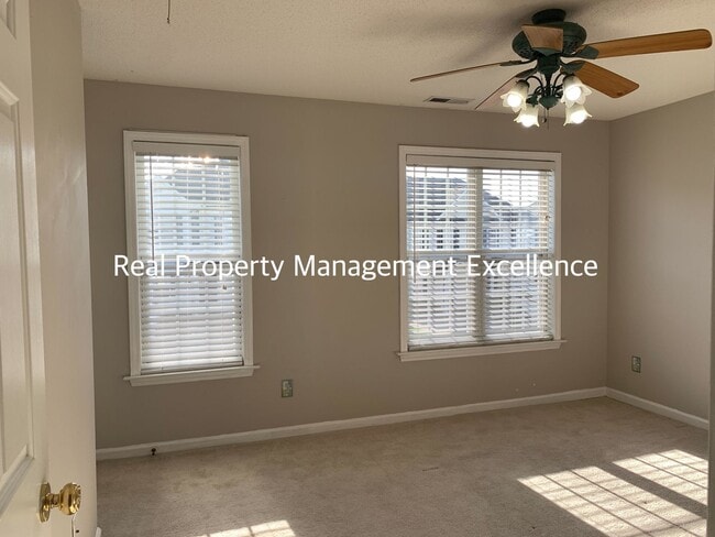 Building Photo - Raleigh Residence In Hedingham Scenic Golf...