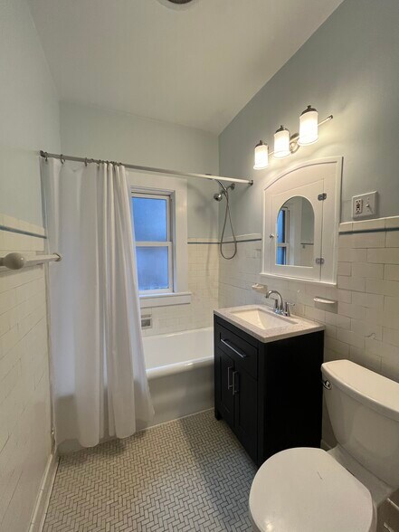 Full Bath - 2479 E 124th St
