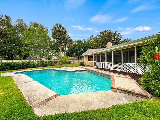 Building Photo - 951 Versailles Cir