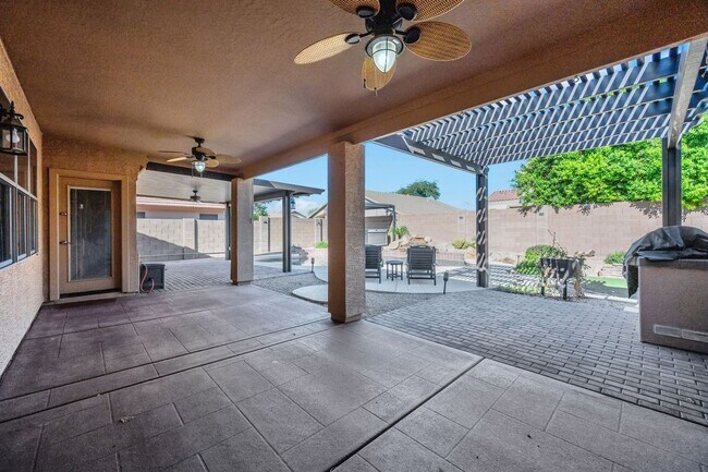 Building Photo - 3308 W Adobe Dam Rd