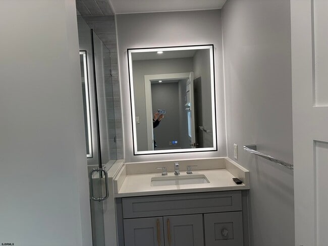 Building Photo - 437 Berkshire Dr