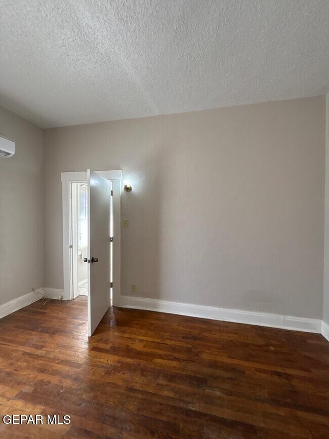 Building Photo - 1114 N El Paso St