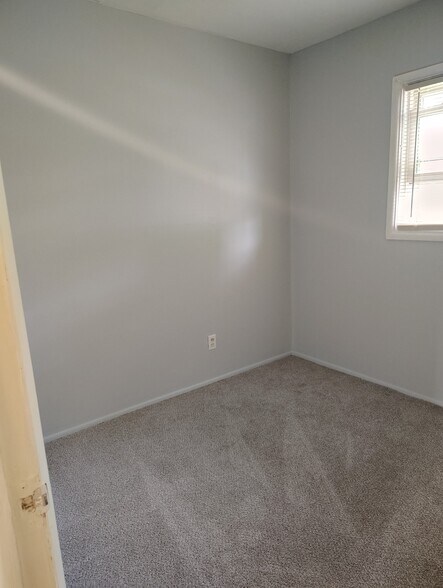 Building Photo - 4331 Wolf Rd