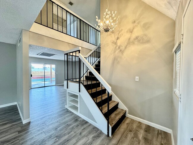 Building Photo - Fully Remodeled W/ Pool and 4 Bedrooms! Centrally Located
