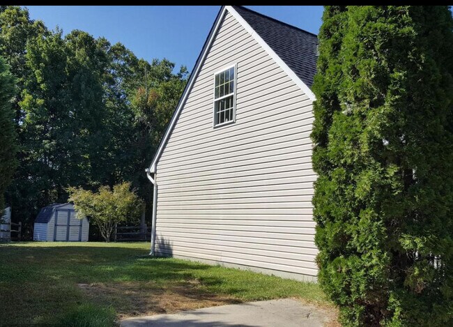 Building Photo - 5601 Skate Ct