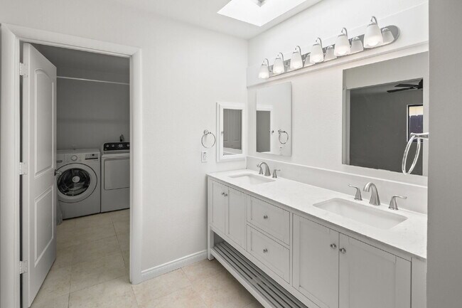 Building Photo - Welcome to your rare gem, dream home in Clairemont, San Diego!
