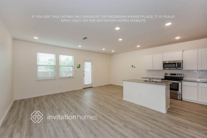 Building Photo - 812 Bonnet Trl