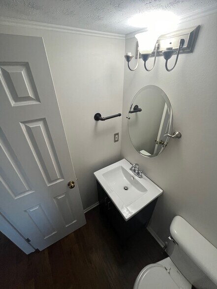Building Photo - 1074 Lakegrove Court