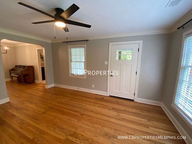 Building Photo - 907 Echles St