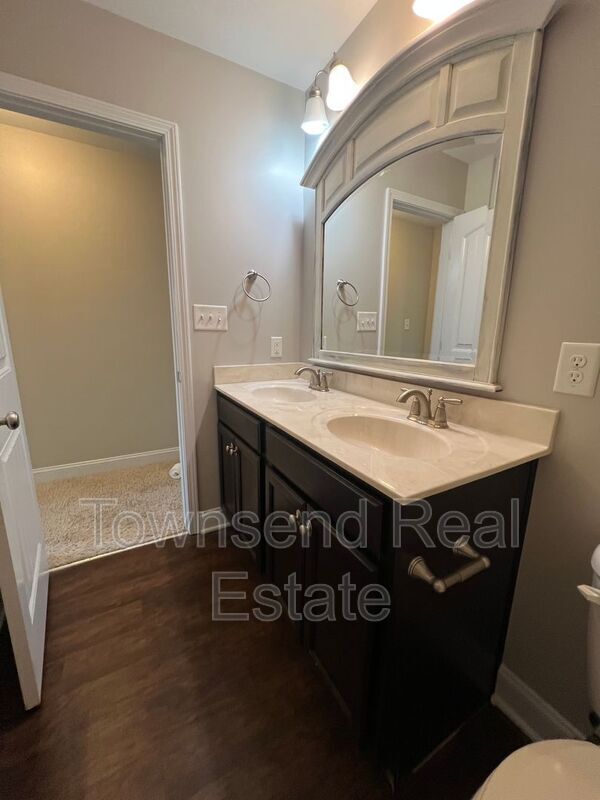 Building Photo - 3233 Northgate Dr