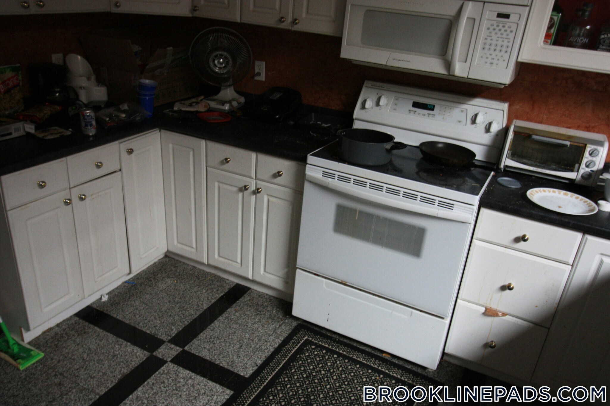 Building Photo - 25 St Marys Ct