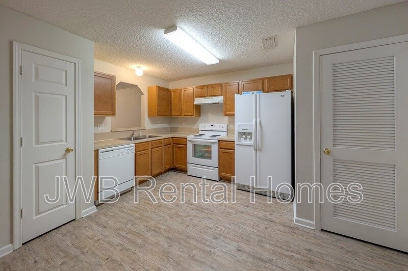 Building Photo - 8475 McGirts Village Ln