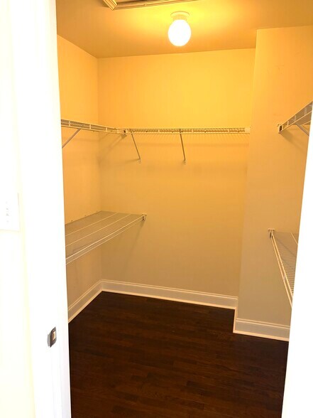 Building Photo - 6137 Valley Forge Dr