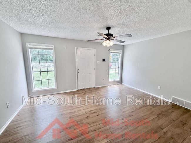 Building Photo - 4011 Double Tree St