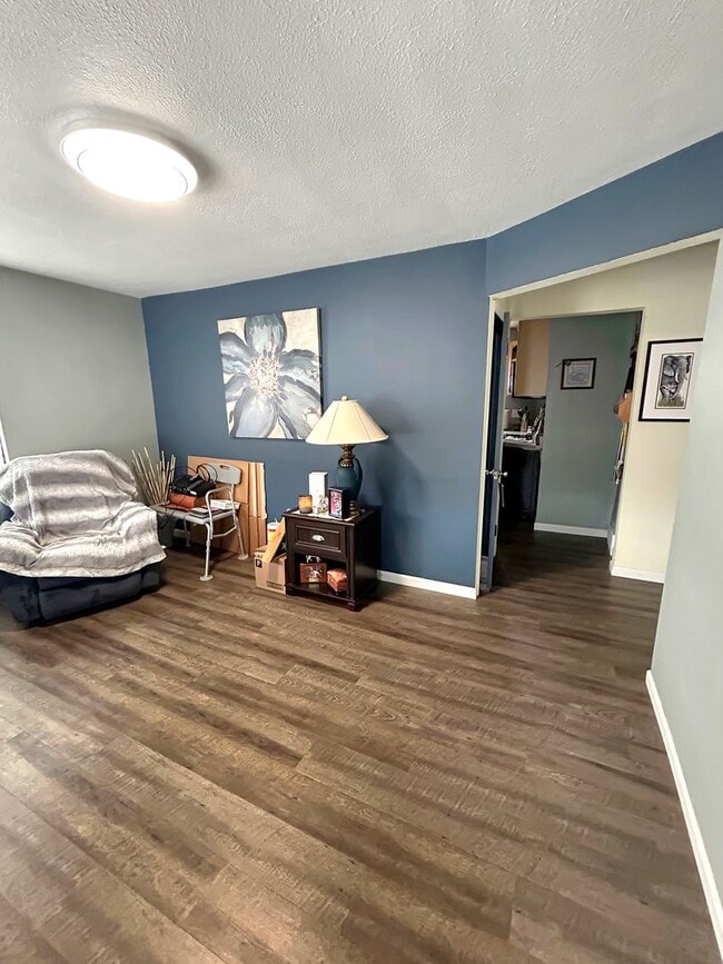 Building Photo - Charming 2-bedroom, 1-bath home in Oakdale, PA!