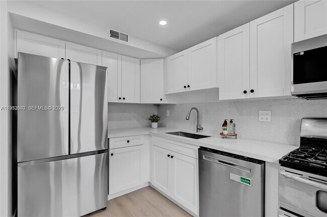 Building Photo - 6949 SW 110th Ct