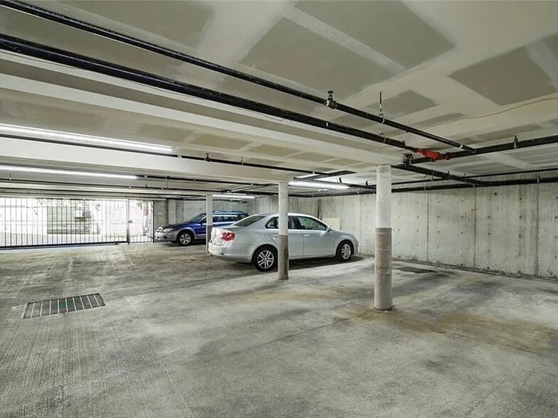 Building Photo - Must See Ballard Condo!!!