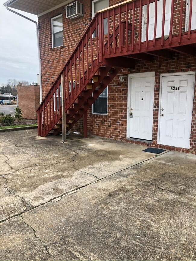 Building Photo - Spacious 2-Bedroom, 1-Bath Unit in Central Norfolk