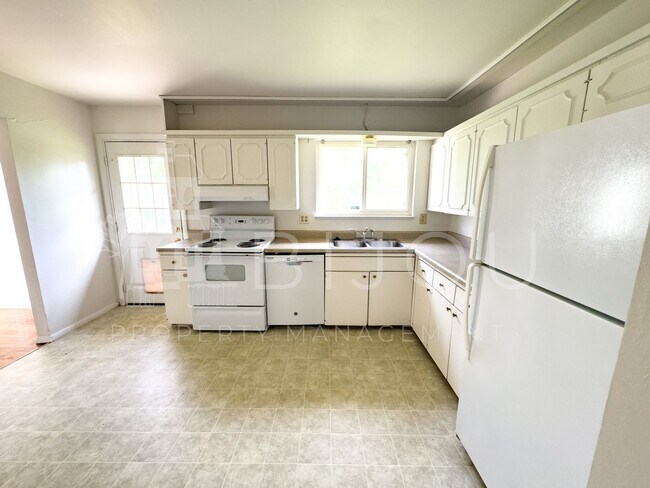 Building Photo - 206 Catalina Pl