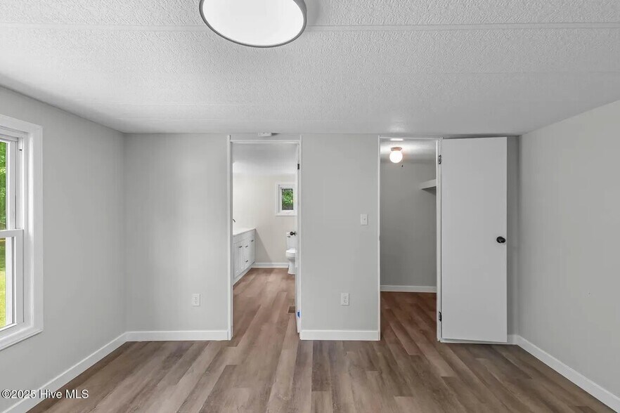 Building Photo - 136 Smedley Ln