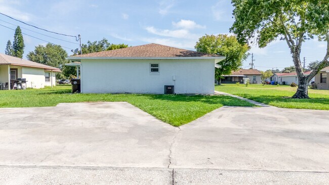 Building Photo - 909 W Orange St