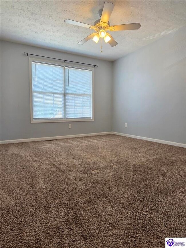 Building Photo - 153 Twin Lakes Dr