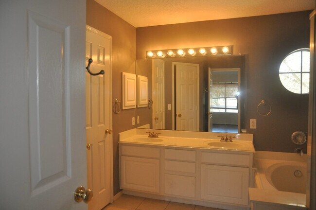 Building Photo - 19702 Creek Bend Trail