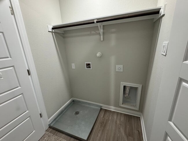 Building Photo - Luxury 3/2.5 2 Story Townhouse in NBTX