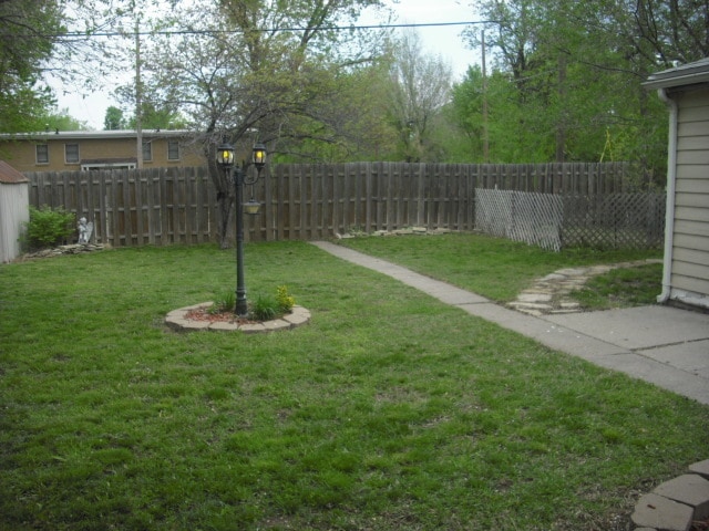 Building Photo - Single Family Home, Large Yard & Perfect Location