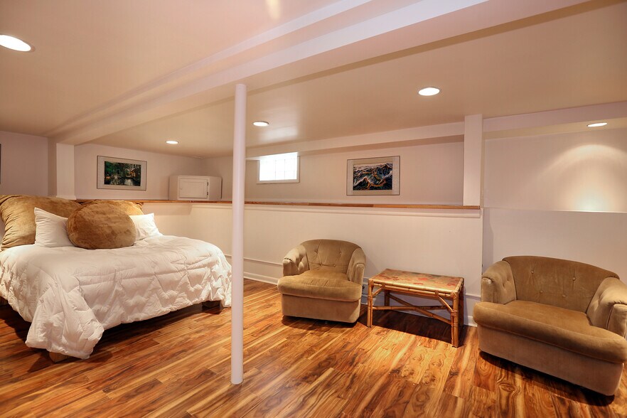 Downstairs Studio - 1655 S Corona St