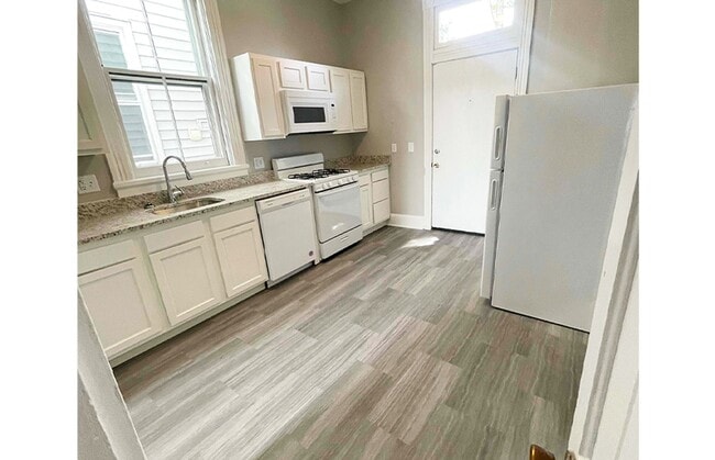 Primary Photo - 112 W Nixon St