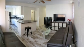 Building Photo - 2353 Dole St