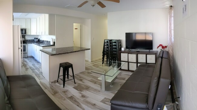 Building Photo - 2353 Dole St