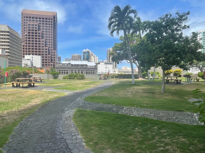Walking path - 55 S Kukui St