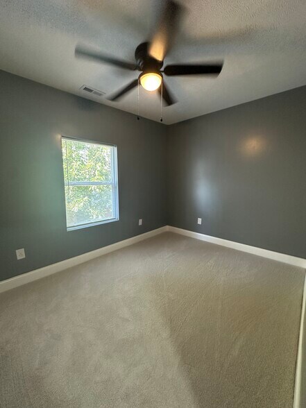 Building Photo - 3149 Ruckle St
