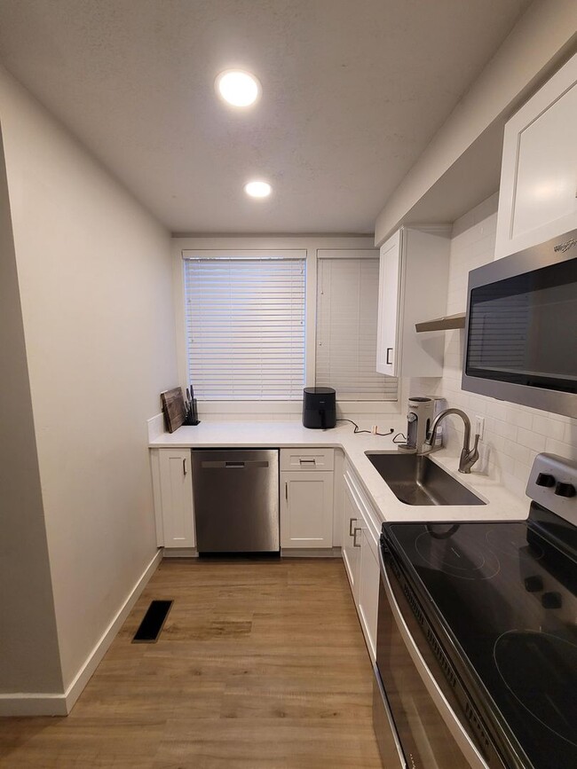 Building Photo - Cherry Lane Commons