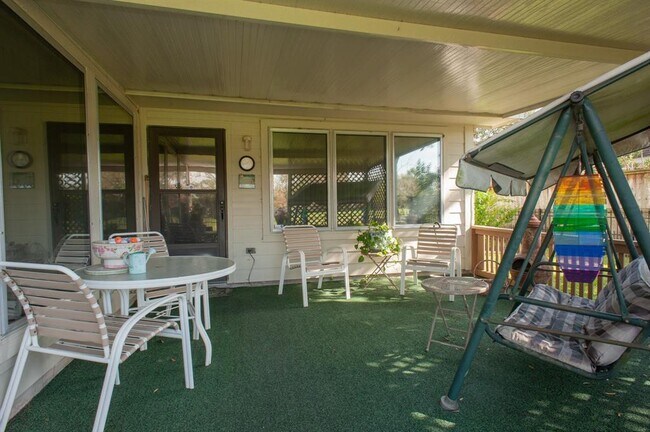 Building Photo - 2218 Green Tee Dr