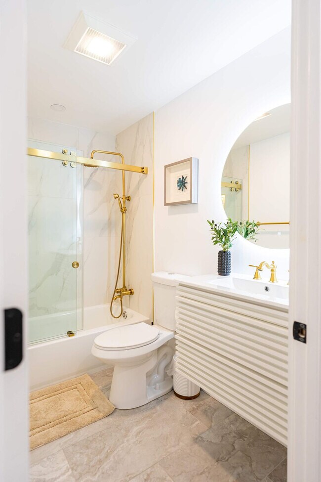 Building Photo - 42 White St Pl