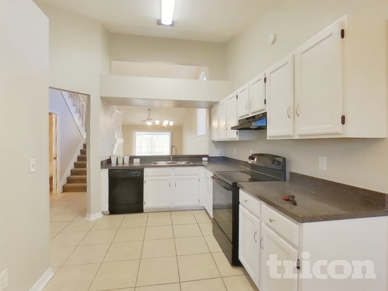 Building Photo - 1627 Chatham Cir