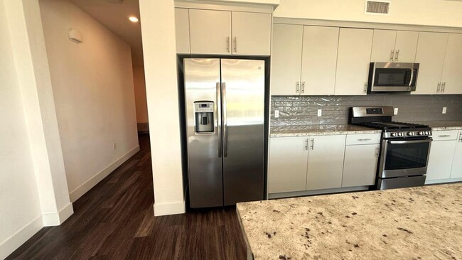 Building Photo - 5933 Sunstone Dr